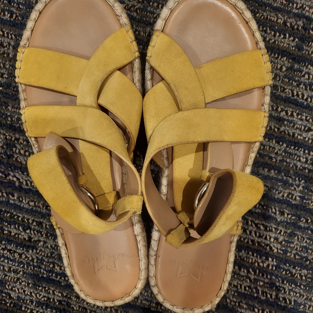 Like new Sandals